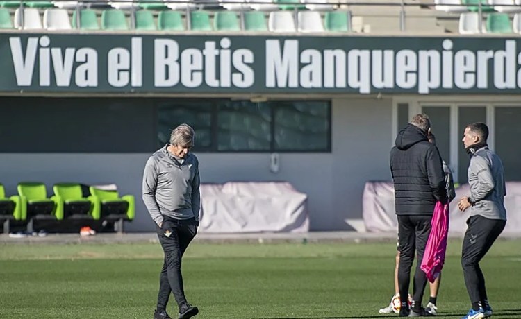 Pellegrini y el mercado de fichajes: «No es cosa de ir a buscar cualquier nombre» Pellegrini y el mercado de fichajes: «No es cosa de ir a buscar cualquier nombre»