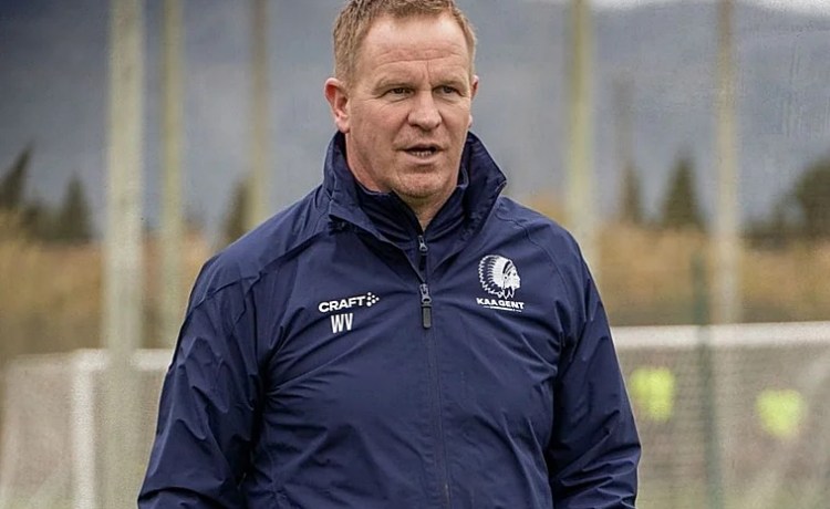 El Gent despide a su entrenador a tres semanas de recibir al Betis El Gent despide a su entrenador a tres semanas de recibir al Betis