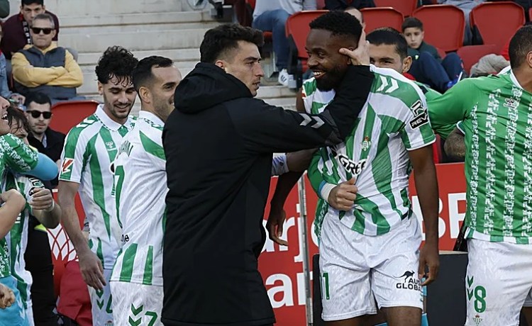 Bakambu ya sabe lo que es marcar con el Betis en LaLiga Bakambu ya sabe lo que es marcar con el Betis en LaLiga