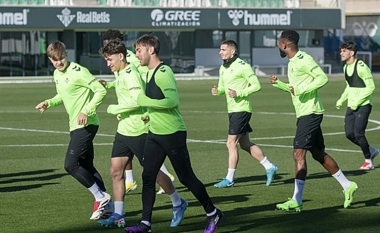 Betis y Celta, a punto de cerrar la cesión de Iker Losada hasta el final de temporada Betis y Celta, a punto de cerrar la cesión de Iker Losada hasta el final de temporada