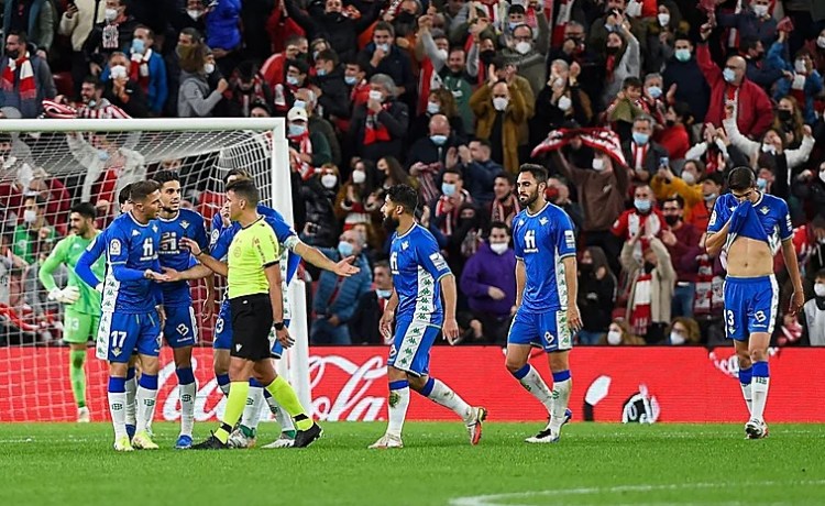 Ante la Real Sociedad pitará Gil Manzano, el tercero de la historia que más veces arbitró al Real Betis Ante la Real Sociedad pitará Gil Manzano, el tercero de la historia que más veces arbitró al Real Betis