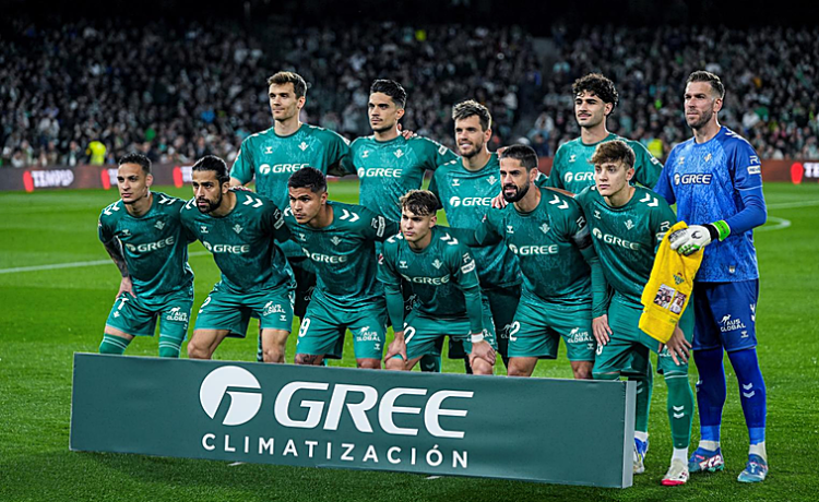 El Betis recoge 3000 kilos de plásticos con sus partidos Forever Green El Betis recoge 3000 kilos de plásticos con sus partidos Forever Green