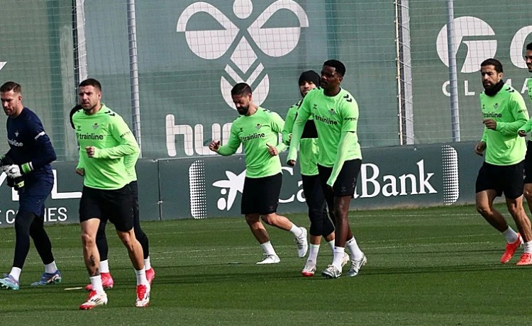 El Betis aparca Europa y se ejercita con Fornals y Carvalho pensando en el Getafe El Betis aparca Europa y se ejercita con Fornals y Carvalho pensando en el Getafe