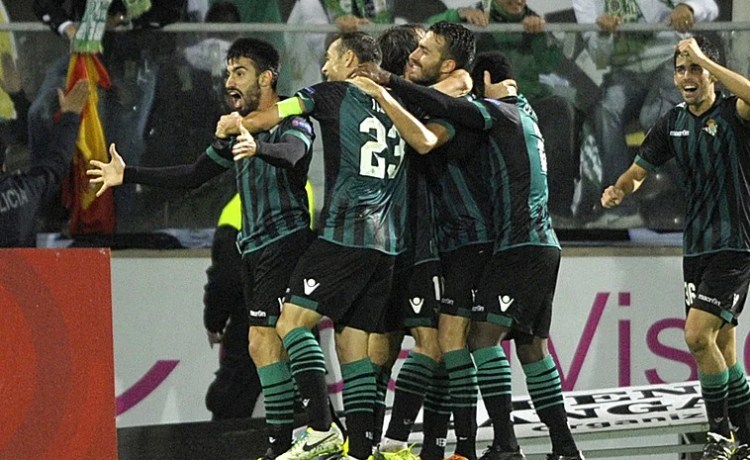 Los dos triunfos del Betis ante el Vitoria en los únicos precedentes oficiales Los dos triunfos del Betis ante el Vitoria en los únicos precedentes oficiales