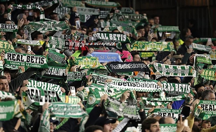 A un día del Betis – Vitoria de Guimaraes de la Conference restan unas once mil entradas disponibles en el Villamarín A un día del Betis – Vitoria de Guimaraes de la Conference restan unas once mil entradas disponibles en el Villamarín