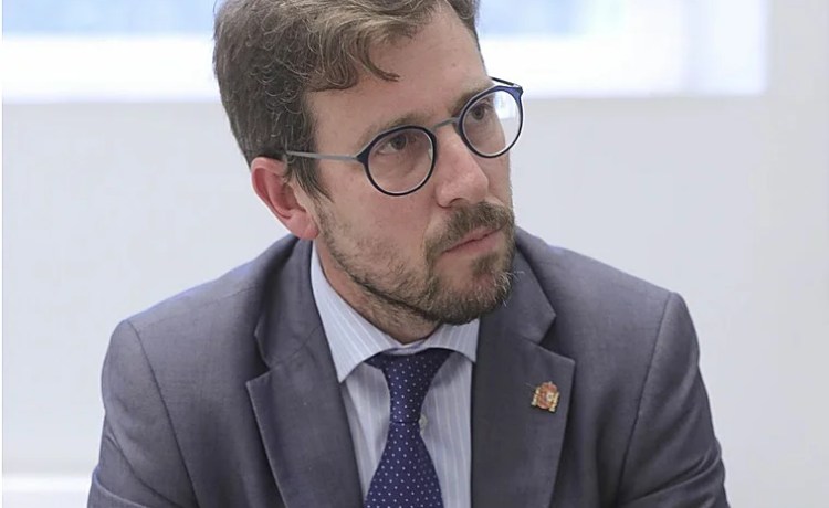 Francisco Toscano y las relaciones entre Sevilla y Betis: «Estamos colaborando para que sean las mejores» Francisco Toscano y las relaciones entre Sevilla y Betis: «Estamos colaborando para que sean las mejores»
