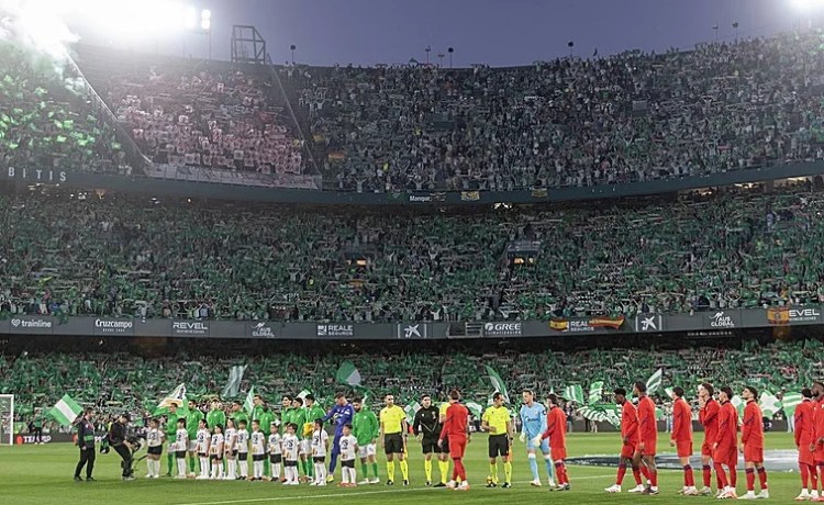 El derbi Betis – Sevilla deja el récord de asistencia histórico al Villamarín en LaLiga El derbi Betis – Sevilla deja el récord de asistencia histórico al Villamarín en LaLiga
