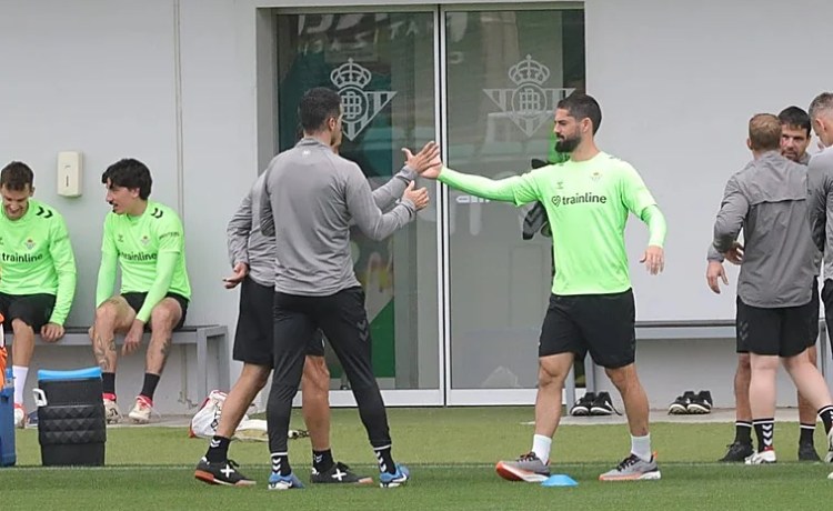 El Betis no recurrirá la tarjeta amarilla de Isco en el derbi El Betis no recurrirá la tarjeta amarilla de Isco en el derbi