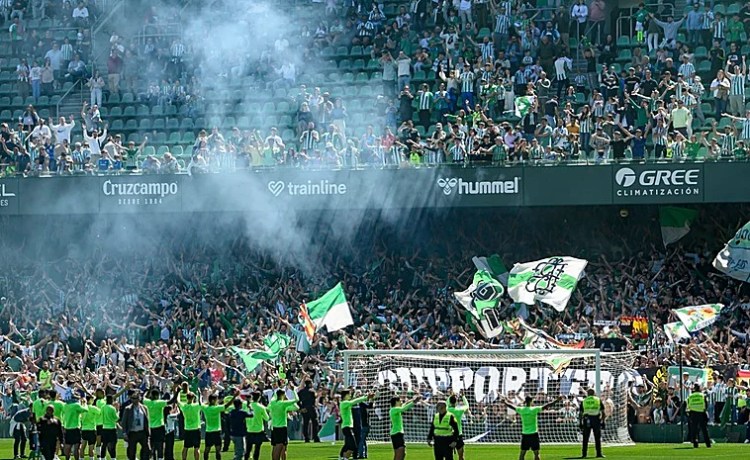 LaLiga denuncia insultos en el derbi entre Betis y Sevilla con catorce cánticos ofensivos LaLiga denuncia insultos en el derbi entre Betis y Sevilla con catorce cánticos ofensivos