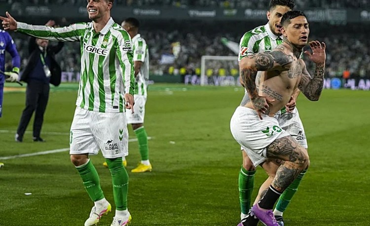Chimy Ávila y la resaca del derbi: «Sigamos disfrutando, que hay muchos llorando» Chimy Ávila y la resaca del derbi: «Sigamos disfrutando, que hay muchos llorando»