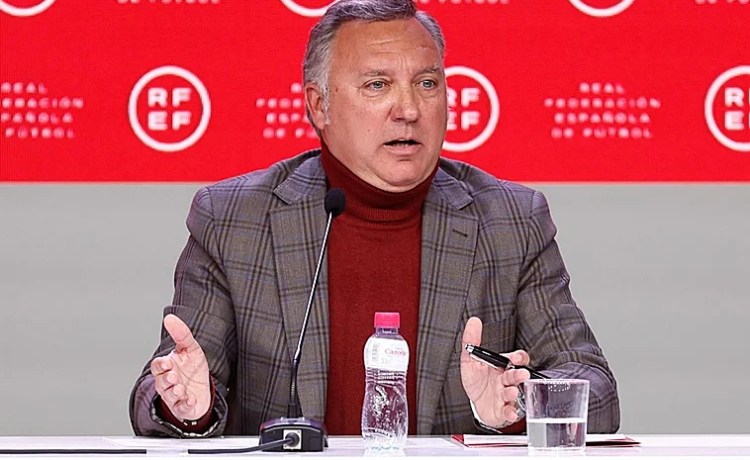 Medina Cantalejo, sobre el arbitraje de Busquets Ferrer en el derbi: «Su labor fue tremenda» Medina Cantalejo, sobre el arbitraje de Busquets Ferrer en el derbi: «Su labor fue tremenda»