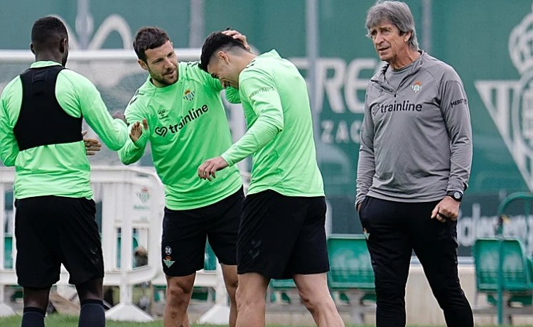 Pellegrini mira al futuro: «Ojalá seguir creciendo con el Betis» Pellegrini mira al futuro: «Ojalá seguir creciendo con el Betis»