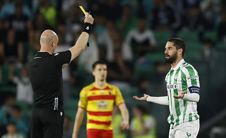 Isco, Natan y Aitor, apercibidos de suspensión para la ida de la semifinal de la Conference Isco, Natan y Aitor, apercibidos de suspensión para la ida de la semifinal de la Conference