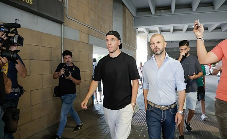 «Si hace algunos años me dicen que la afición del Betis iba a disfrutar de Lo Celso, Antony e Isco, me costaría creerlo» «Si hace algunos años me dicen que la afición del Betis iba a disfrutar de Lo Celso, Antony e Isco, me costaría creerlo»