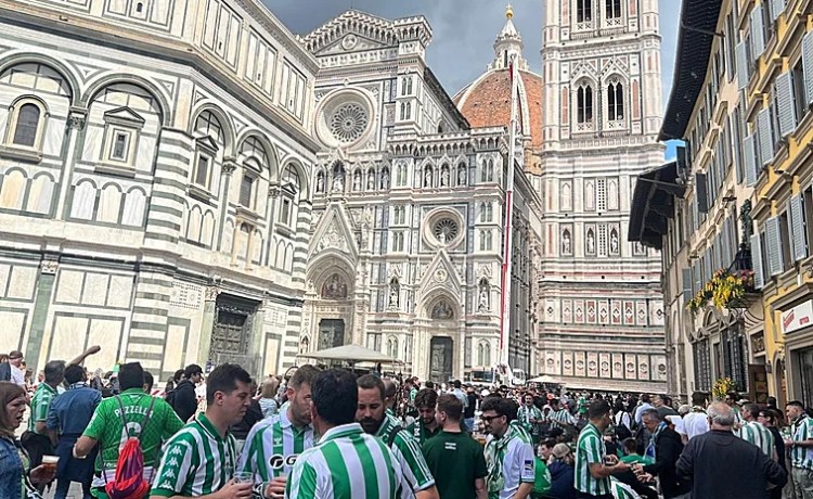 Más de 1200 béticos toman las calles de Florencia Más de 1200 béticos toman las calles de Florencia