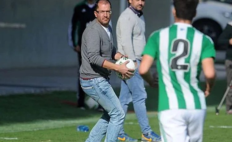 José Juan Romero pide «clemencia» para que la final de campeones de Primera RFEF no sea el 28 y poder ir al Betis-Chelsea José Juan Romero pide «clemencia» para que la final de campeones de Primera RFEF no sea el 28 y poder ir al Betis-Chelsea