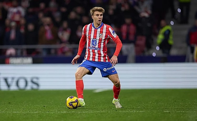 Pablo Barrios, duda ante el Betis por una conmoción Pablo Barrios, duda ante el Betis por una conmoción