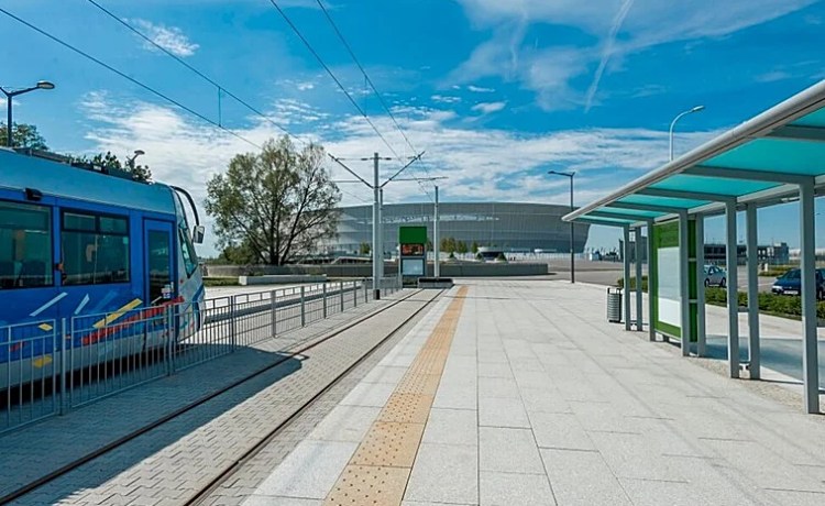 Todo lo que tienes que saber si vas a viajar a Breslavia para ver la final de la Conference League entre el Betis y el Chelsea: Fan Zone, cómo llegar, dónde comer y líneas de autobús Todo lo que tienes que saber si vas a viajar a Breslavia para ver la final de la Conference League entre el Betis y el Chelsea: Fan Zone, cómo llegar, dónde comer y líneas de autobús