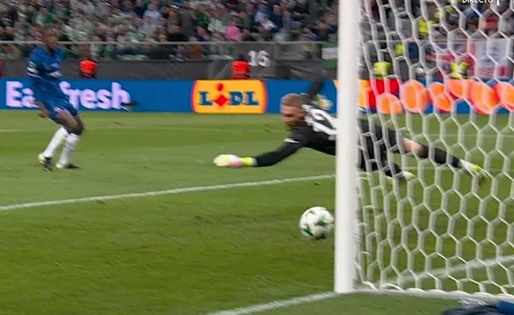 El gol de Abde para el 1-0 del Betis ante el Chelsea en la final de la Conference El gol de Abde para el 1-0 del Betis ante el Chelsea en la final de la Conference