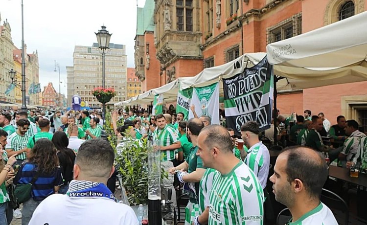 La marcha verde comienza su camino hacia el estadio de la final Betis – Chelsea La marcha verde comienza su camino hacia el estadio de la final Betis – Chelsea