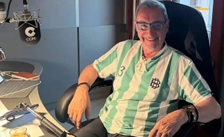 Carlos Herrera: «Nunca hay que darse por vencido, hasta incluso cuando las tardes o las noches se sucedan amortajadas» Carlos Herrera: «Nunca hay que darse por vencido, hasta incluso cuando las tardes o las noches se sucedan amortajadas»