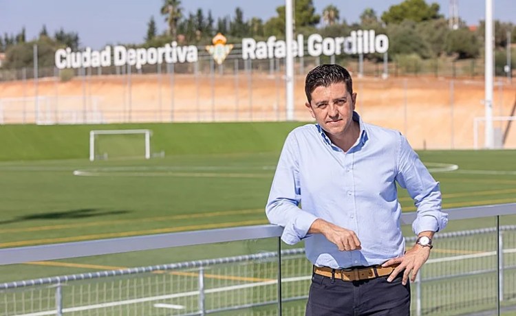 Miguel Calzado defiende a Jesús Rodríguez por las críticas recibidas tras la final ante el Chelsea: «Ahora creo más en él que ayer» Miguel Calzado defiende a Jesús Rodríguez por las críticas recibidas tras la final ante el Chelsea: «Ahora creo más en él que ayer»
