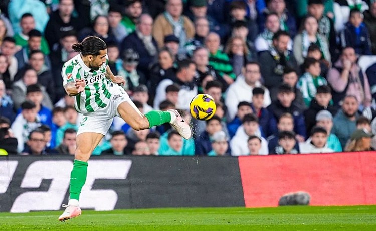 El Betis aguarda la decisión de Ricardo Rodríguez para abrir hueco en el lateral El Betis aguarda la decisión de Ricardo Rodríguez para abrir hueco en el lateral