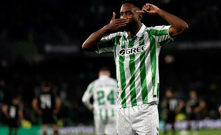 El triple escenario del Betis con Bakambu El triple escenario del Betis con Bakambu