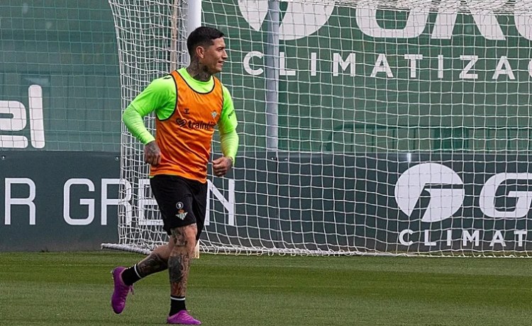 Betis: Chimy Ávila vuelve a entrenarse en la ciudad deportiva una semana antes que el grupo Betis: Chimy Ávila vuelve a entrenarse en la ciudad deportiva una semana antes que el grupo