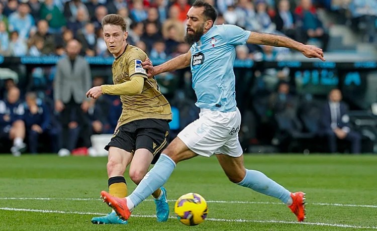 Borja Iglesias solamente quiere escuchar al Celta de Vigo Borja Iglesias solamente quiere escuchar al Celta de Vigo