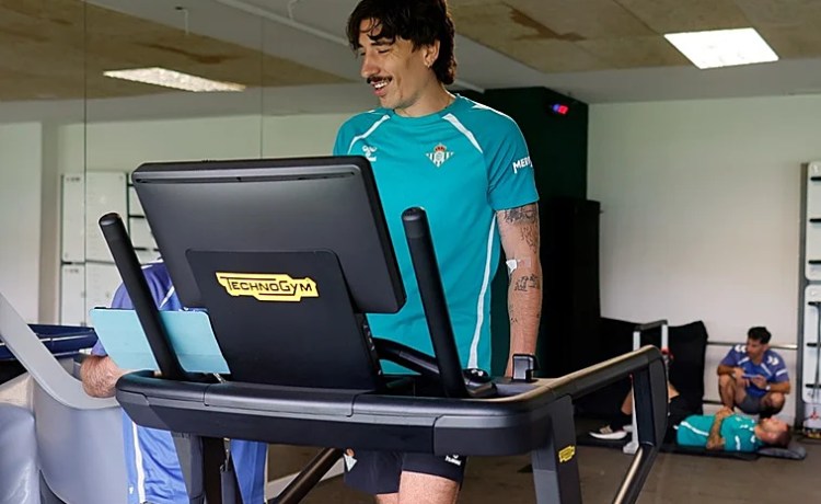 Bellerín, feliz por la vuelta de Junior: «El corazón siempre tira para volver» Bellerín, feliz por la vuelta de Junior: «El corazón siempre tira para volver»
