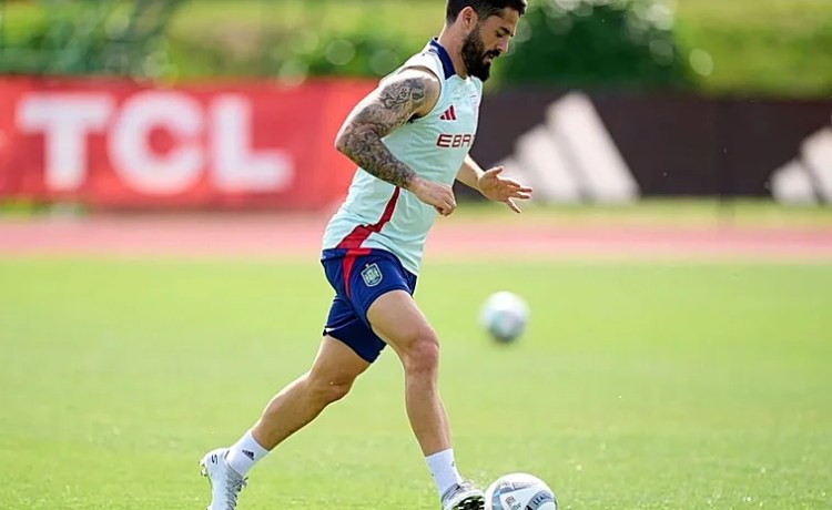 Gavi lo reconoce: «¿Mi ídolo de la infancia? Siempre ha sido Isco» Gavi lo reconoce: «¿Mi ídolo de la infancia? Siempre ha sido Isco»