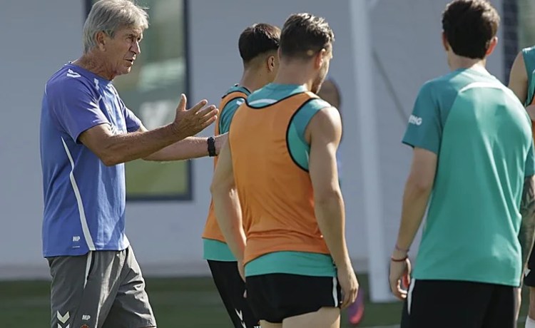 Alineaciones oficiales del Elche – Betis de LaLiga EA Sports 2025-2026: Ricardo Rodríguez empieza por delante de Junior Alineaciones oficiales del Elche – Betis de LaLiga EA Sports 2025-2026: Ricardo Rodríguez empieza por delante de Junior