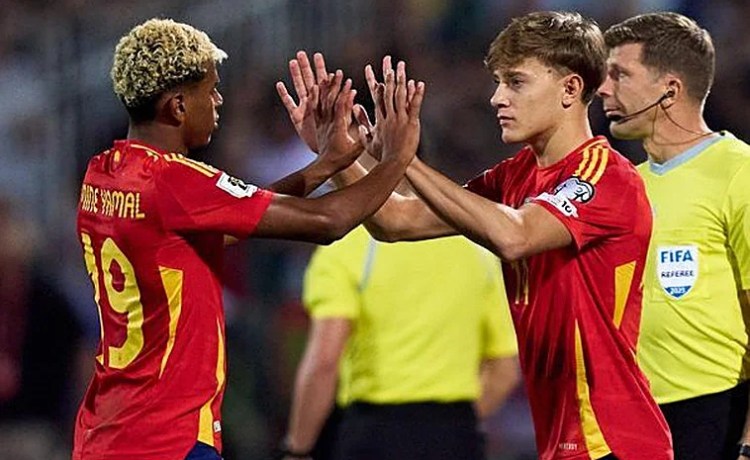 Medio millón más para el Betis por el estreno de Jesús Rodríguez con España Medio millón más para el Betis por el estreno de Jesús Rodríguez con España