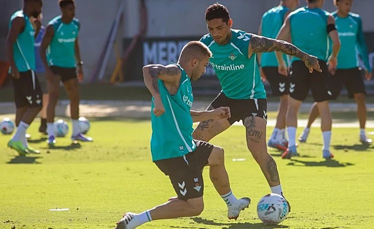 El Betis ya tiene un acuerdo con Pumas y espera el sí de Chimy para cerrar su salida El Betis ya tiene un acuerdo con Pumas y espera el sí de Chimy para cerrar su salida