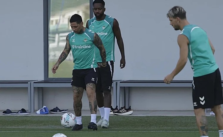 Pumas y Kasinpasa se interesan a última hora por Chimy Pumas y Kasinpasa se interesan a última hora por Chimy