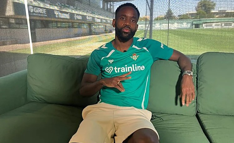 Bakambu: «El Betis podía haberme dejado libre, pero decidió que siguiera» Bakambu: «El Betis podía haberme dejado libre, pero decidió que siguiera»