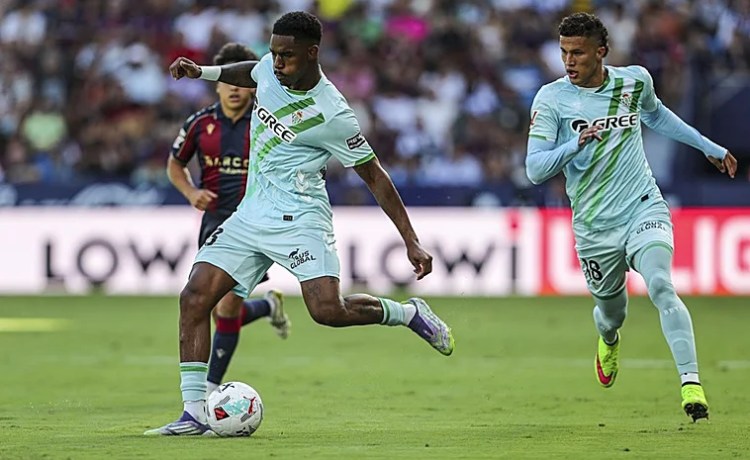 Junior destaca el buen momento del Betis pero hace autocrítica: «No es el comienzo deseado» Junior destaca el buen momento del Betis pero hace autocrítica: «No es el comienzo deseado»