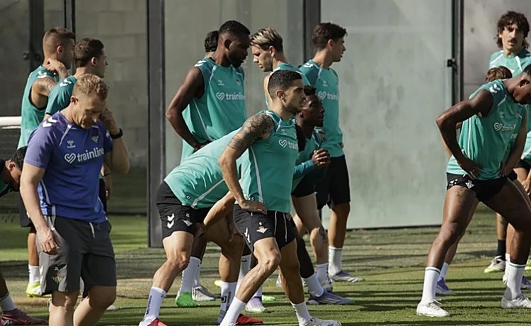 Bartra se incorpora al grupo en la víspera del partido ante la Real Sociedad Bartra se incorpora al grupo en la víspera del partido ante la Real Sociedad