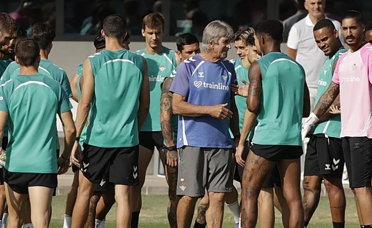 Pellegrini: «No vamos a dejar de lado una competición, mucho menos LaLiga, por pensar solamente en Europa» Pellegrini: «No vamos a dejar de lado una competición, mucho menos LaLiga, por pensar solamente en Europa»