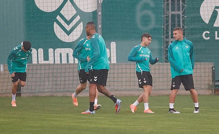Pablo García, Ortiz, Corralejo y Bladi, en la convocatoria del Betis para medirse al Palma del Río Pablo García, Ortiz, Corralejo y Bladi, en la convocatoria del Betis para medirse al Palma del Río