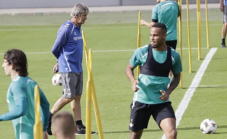 Pau López, Ricardo, Junior e Isco, únicas bajas en la lista del Betis ante el Olympique de Lyon Pau López, Ricardo, Junior e Isco, únicas bajas en la lista del Betis ante el Olympique de Lyon