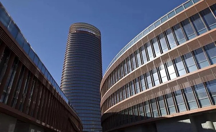 Los béticos pueden aparcar gratis los días de partido en Torre Sevilla: esto es lo que deben hacer Los béticos pueden aparcar gratis los días de partido en Torre Sevilla: esto es lo que deben hacer