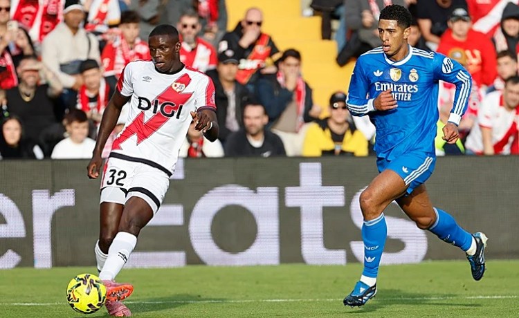 Nobel Mendy aprueba con nota su primer gran reto en el Rayo Vallecano Nobel Mendy aprueba con nota su primer gran reto en el Rayo Vallecano