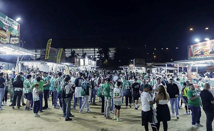 El Betis es el equipo de LaLiga que más tarde disputa sus partidos en casa El Betis es el equipo de LaLiga que más tarde disputa sus partidos en casa