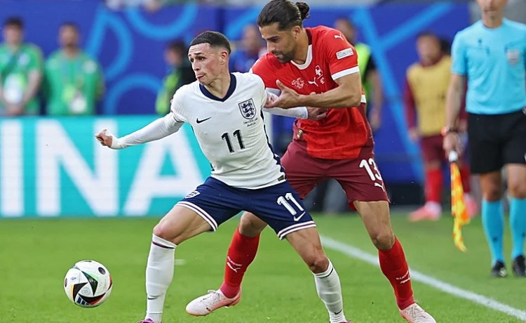 Ricardo Rodríguez, titular con Suiza tras dos partidos sin jugar con el Betis Ricardo Rodríguez, titular con Suiza tras dos partidos sin jugar con el Betis