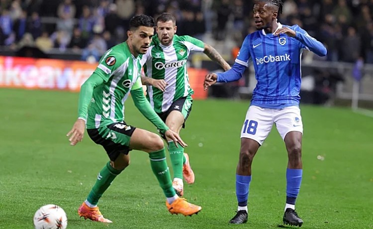 Bartra ve al Betis como favorito en el derbi: «Estamos por encima, pero hay que demostrarlo» Bartra ve al Betis como favorito en el derbi: «Estamos por encima, pero hay que demostrarlo»