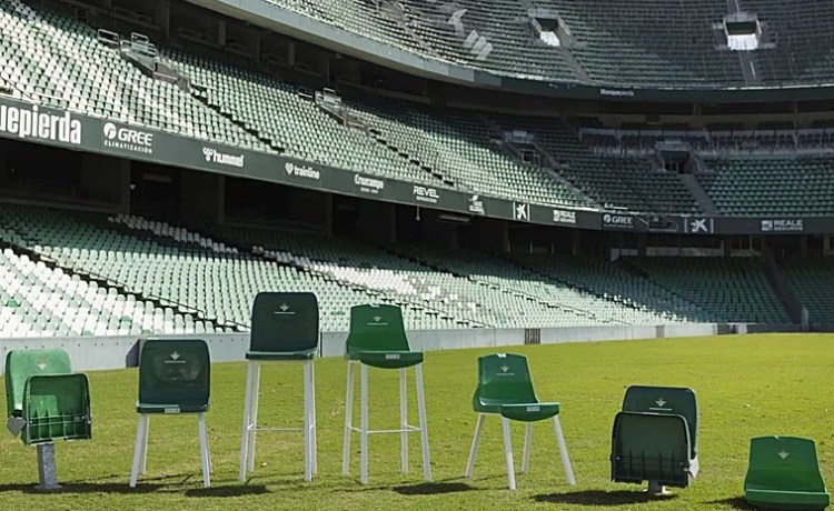 El Betis pone a la venta los asientos y las redes de las porterías del Villamarín: precios y fecha para abonados El Betis pone a la venta los asientos y las redes de las porterías del Villamarín: precios y fecha para abonados