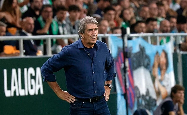 Pellegrini valora el primer tercio de la temporada: «Vamos por el camino correcto, pero con la intención de mejorarlo con instituciones que nos superan en presupuesto» Pellegrini valora el primer tercio de la temporada: «Vamos por el camino correcto, pero con la intención de mejorarlo con instituciones que nos superan en presupuesto»