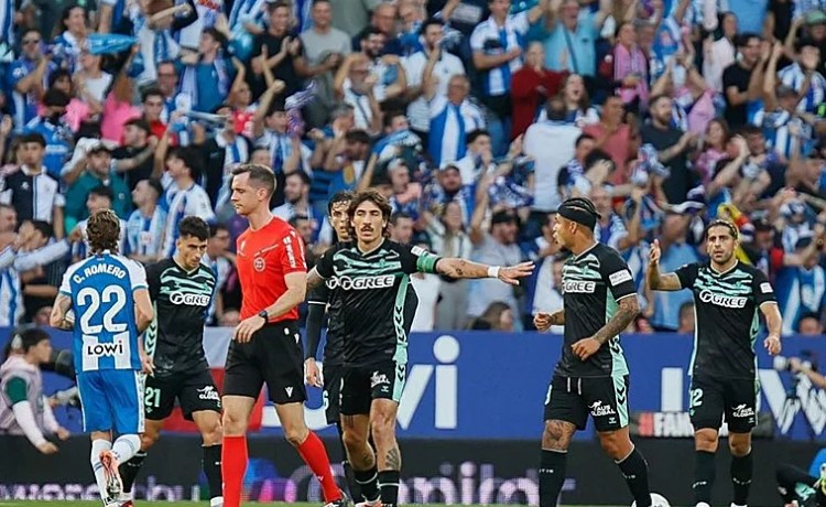 Galech Apezteguía, el árbitro del penalti ante el Espanyol, dirigirá el Betis – Girona Galech Apezteguía, el árbitro del penalti ante el Espanyol, dirigirá el Betis – Girona